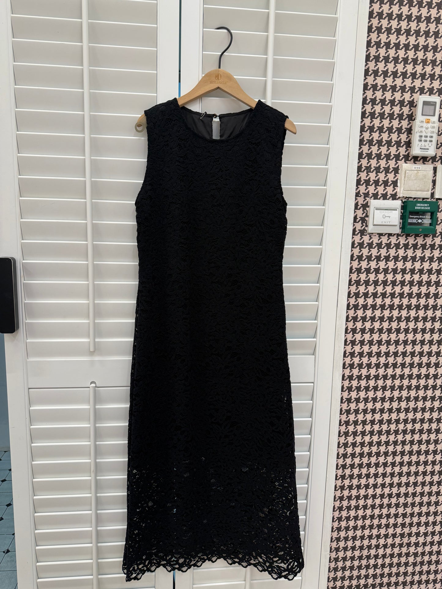 Mei Sleeveless Lace Dress
