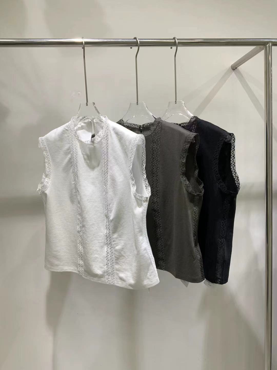Bianca Lace Trimming Sleeveless Blouse