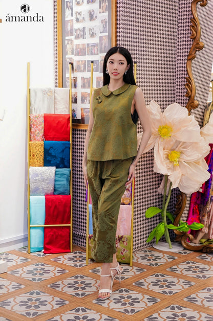 Hui Hui Velvet Embossed Peter Pan Collar Vest