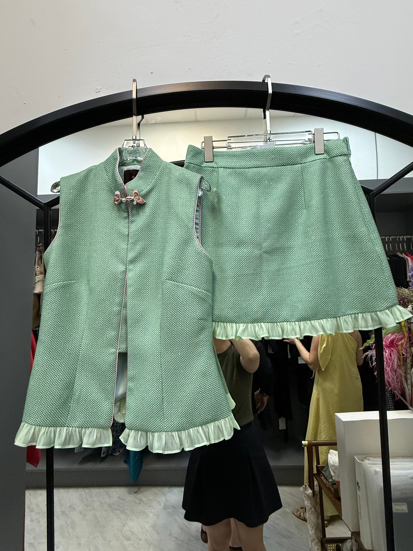 [Bespoke] MeiHua Sleeveless Ruffle Top