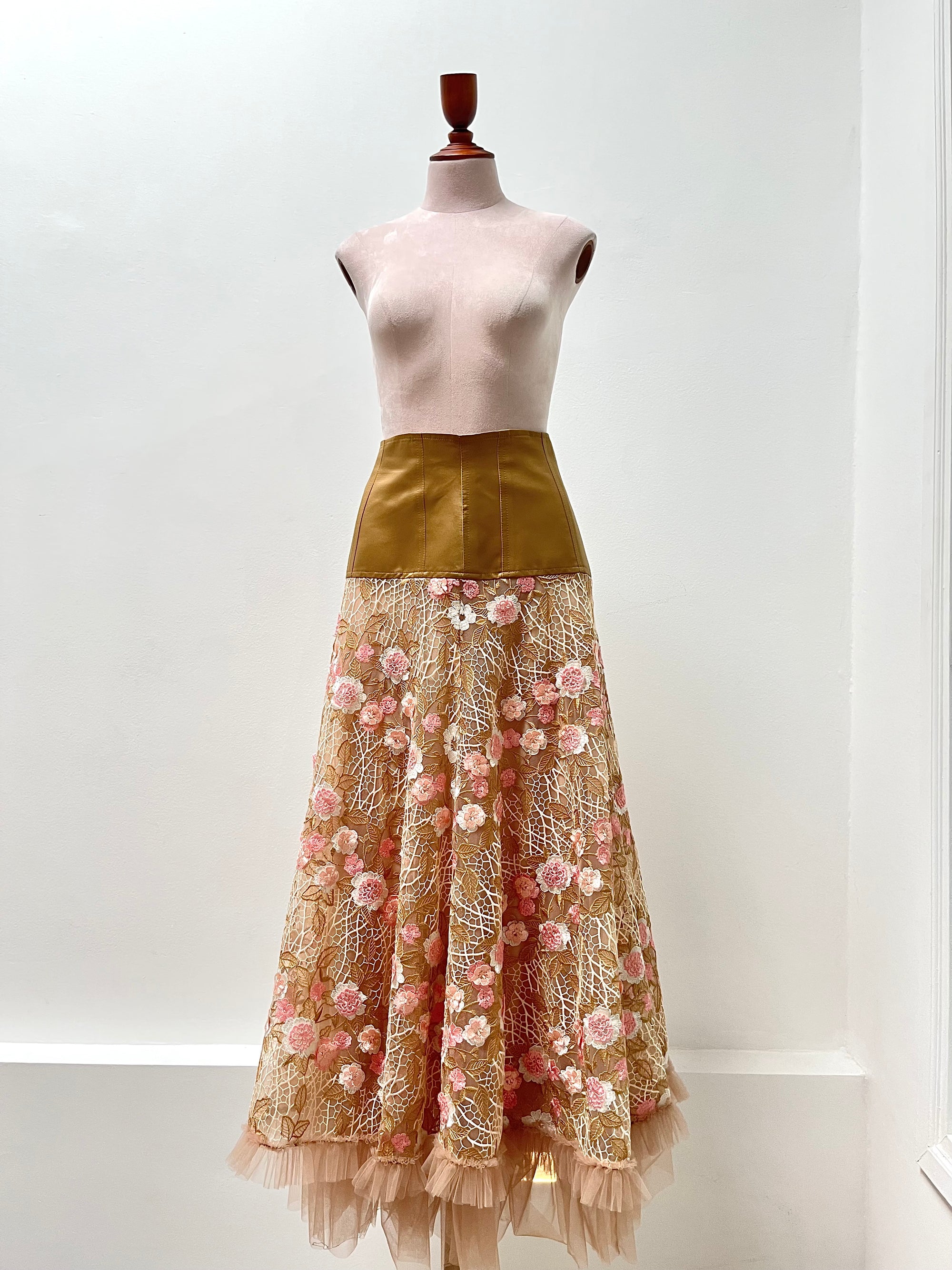 Plumeria Ruffle Hem Mesh Layer Skirt