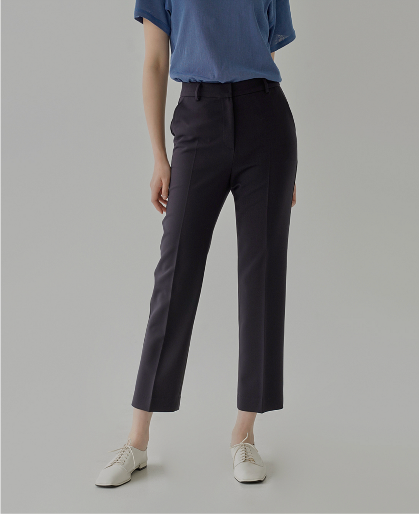 Pale Ankle Slack Pants