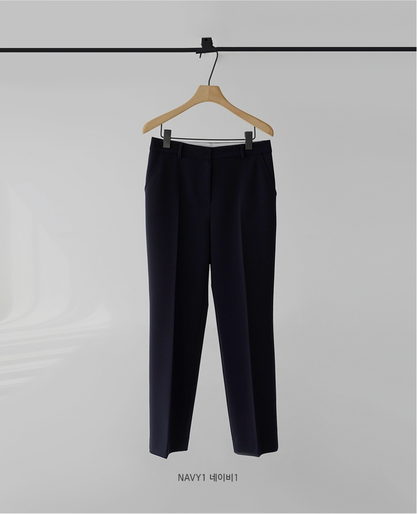 Pale Ankle Slack Pants