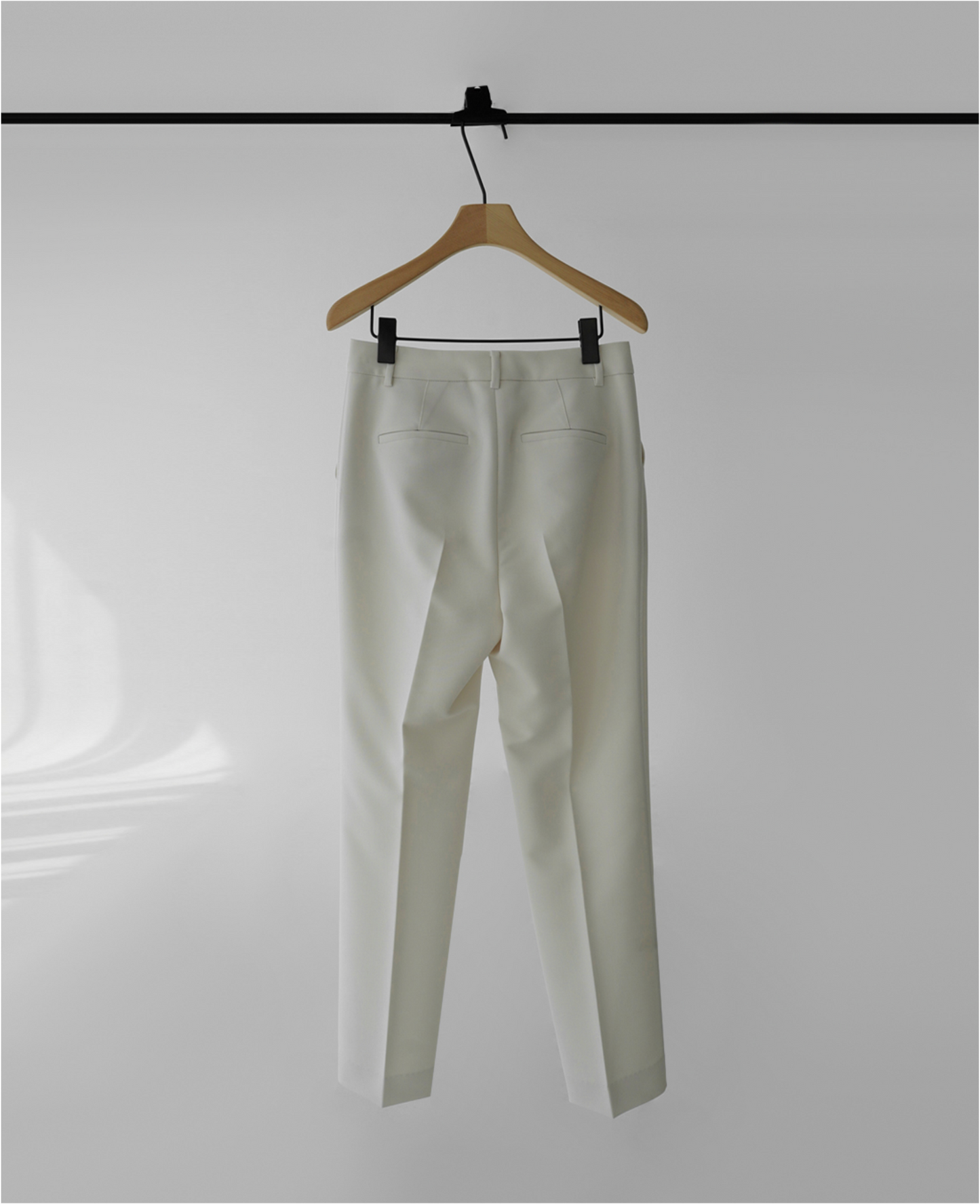 Pale Ankle Slack Pants