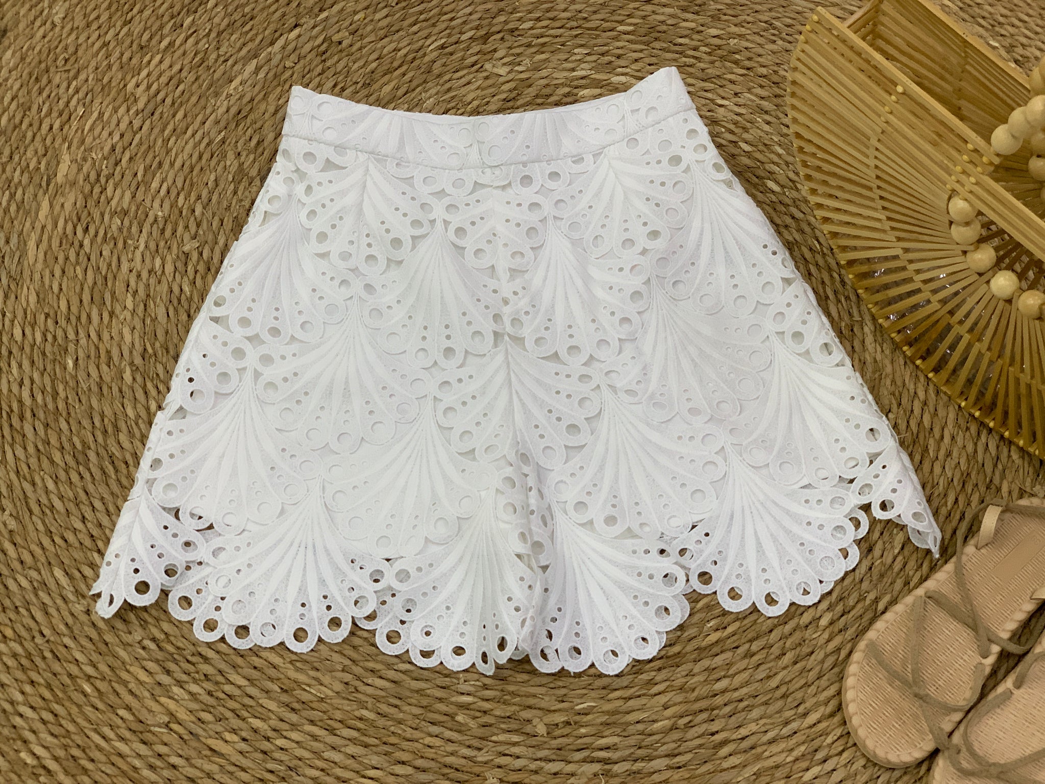 white lace shorts